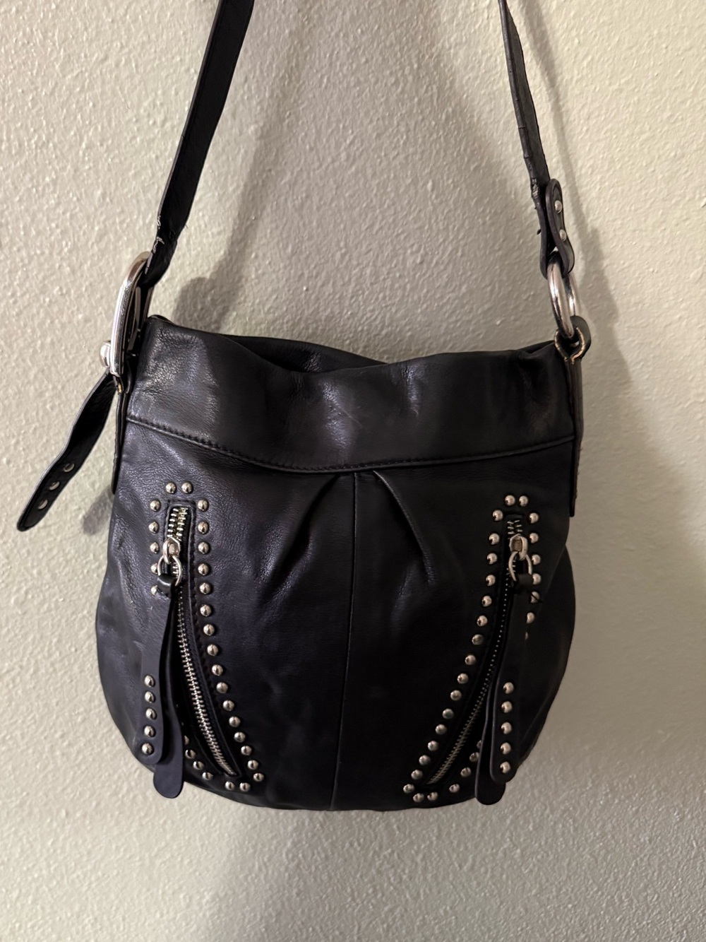 B. Makowsky Black Genuine Leather Studded Shoulder Bag Magnetic Closure - Picture 1 of 7